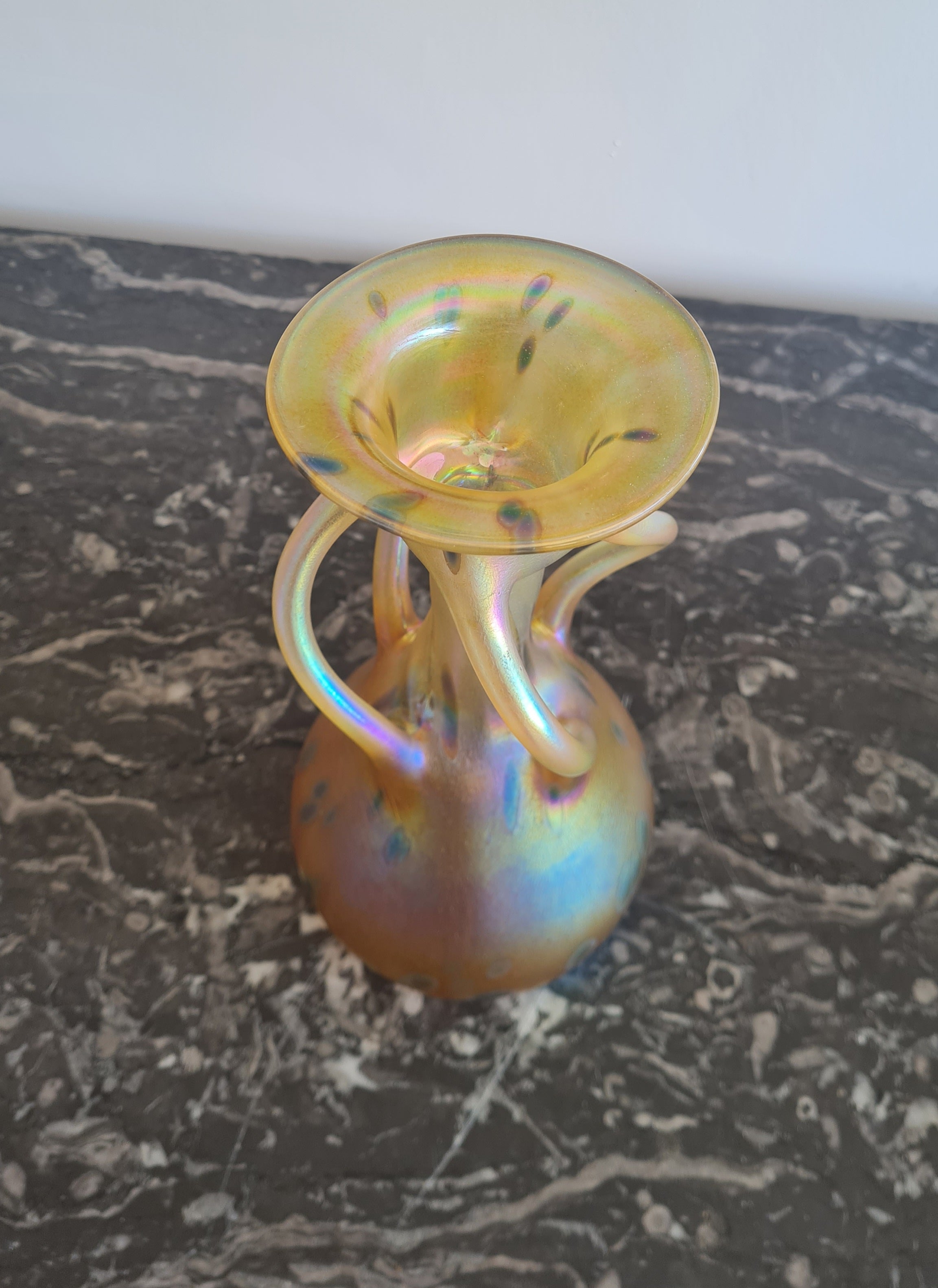 Candia Papillon Iridescent Art Nouveau Vase with Applied Twisted Handles – Bohemia, c. 1900–1910